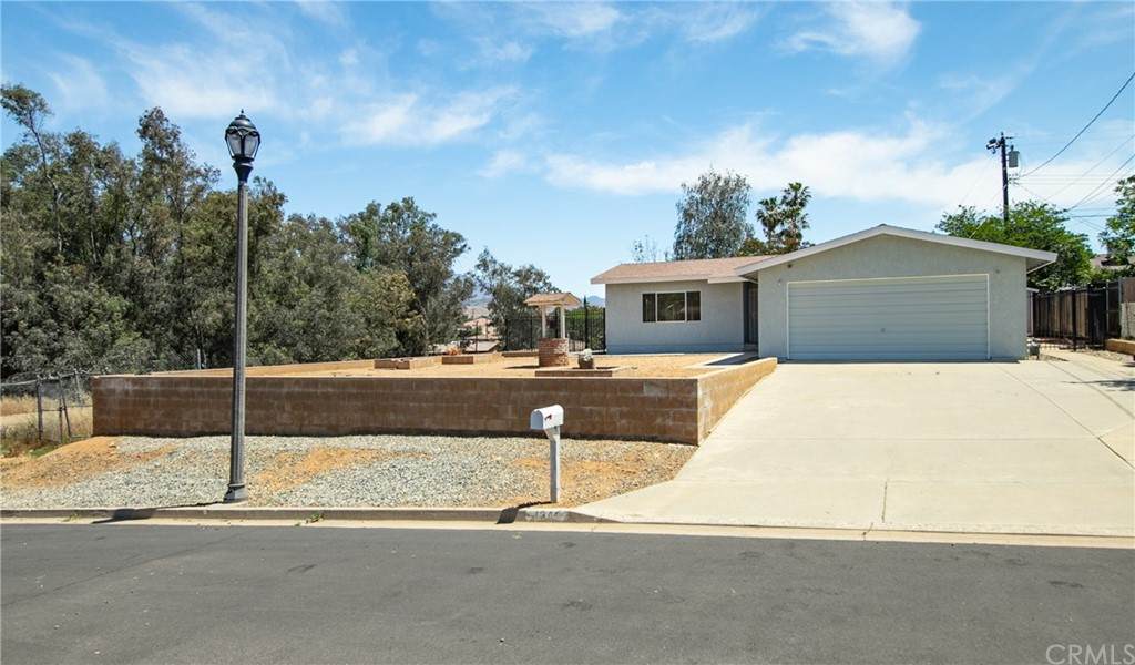 1348 Edgar Avenue - Photo 1