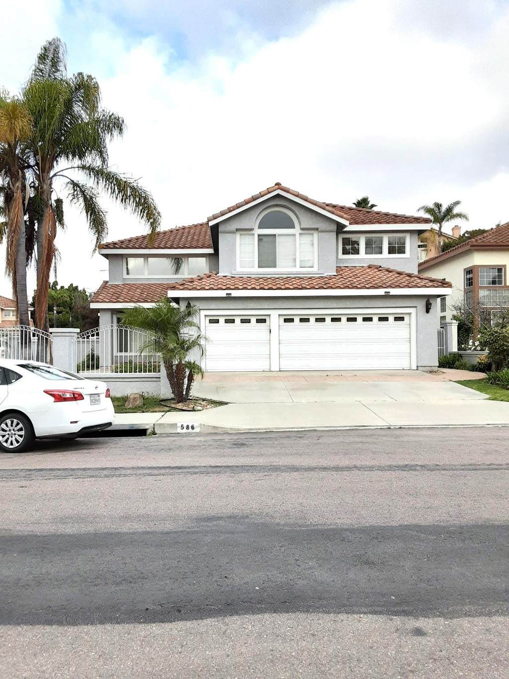 586 Parkside - Photo 1
