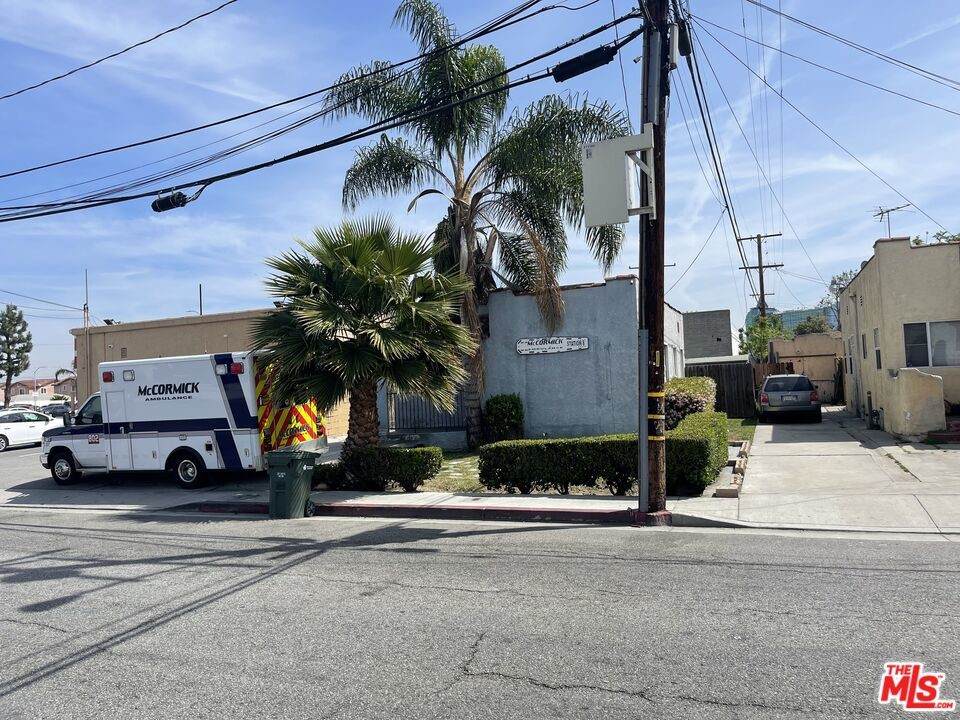 11184 California Avenue - Photo 1