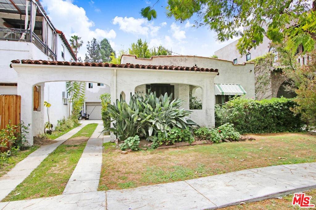 8704 Rosewood Avenue - Photo 1