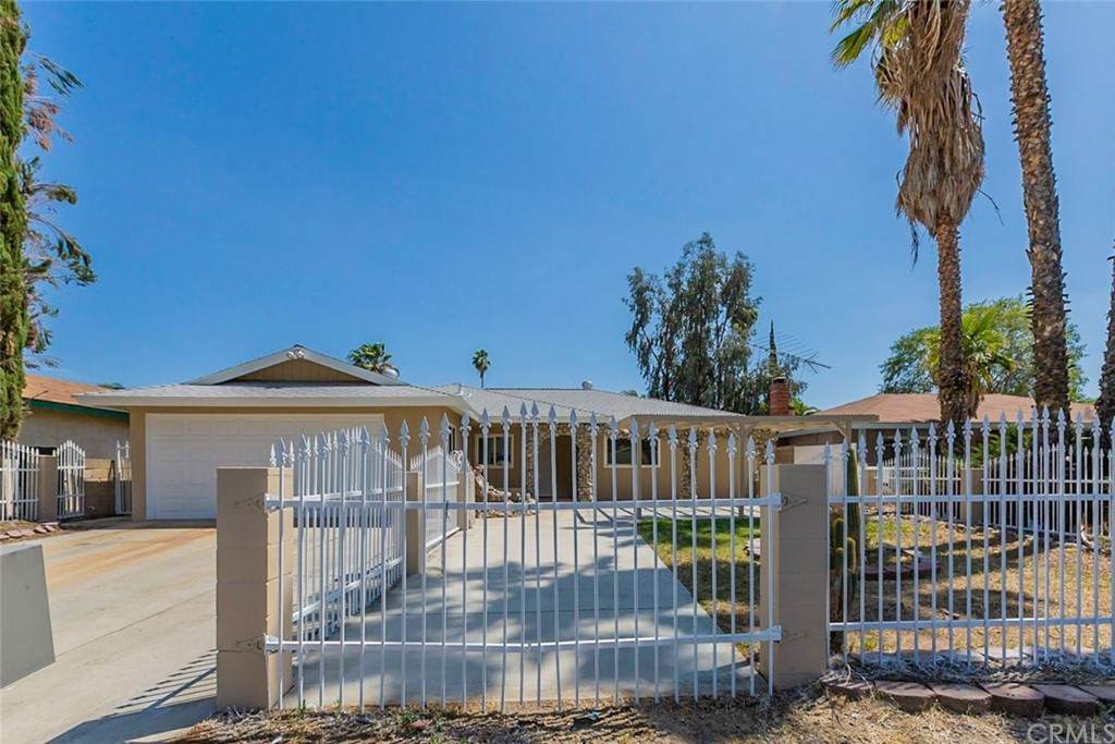 40889 Lela May Avenue - Photo 1
