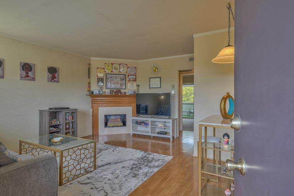 500 Glenwood Circle - Photo 1