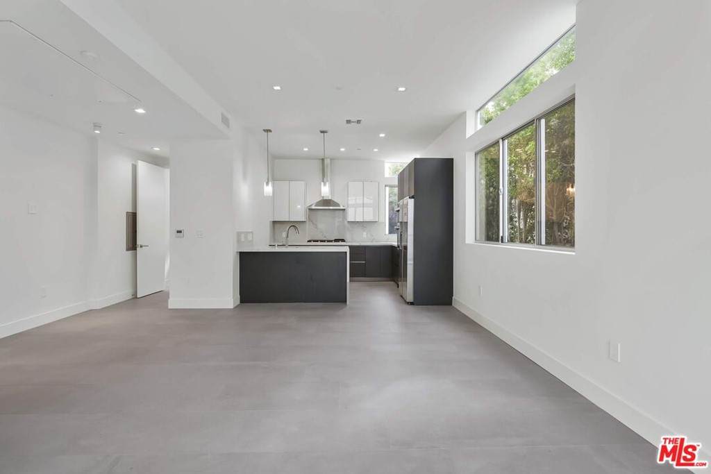 1951 Manning Avenue - Photo 1