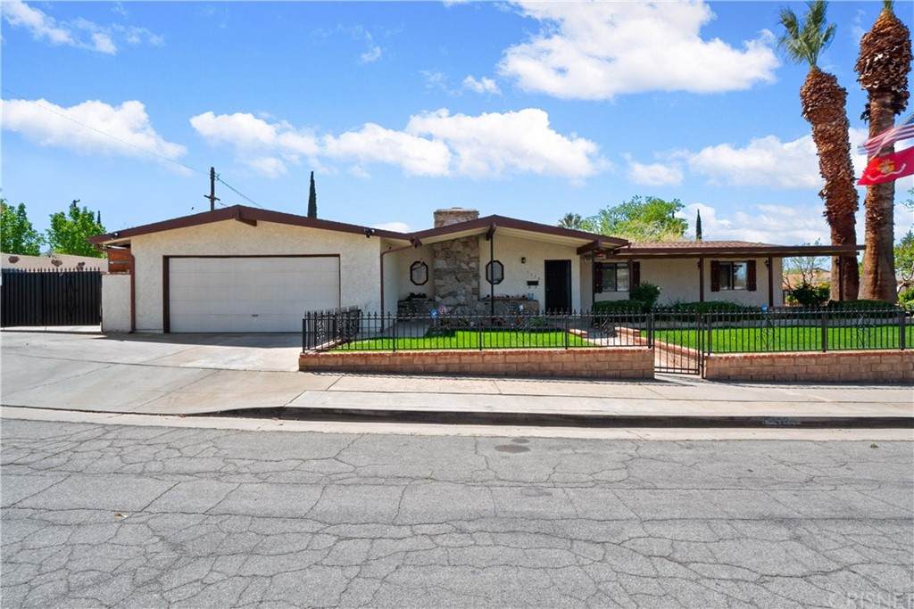 1112 Dole Place - Photo 1