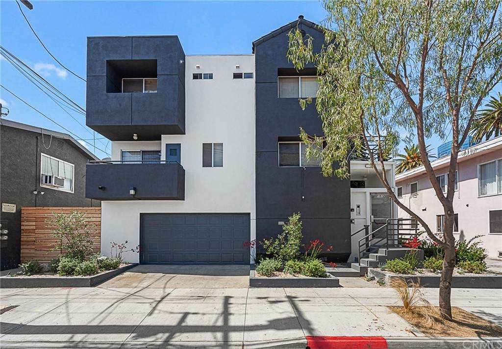 1009 2nd Street - Photo 1