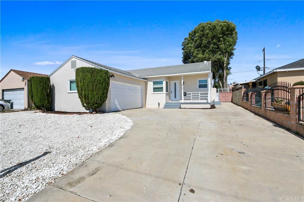 610 Caswell Avenue - Photo 1
