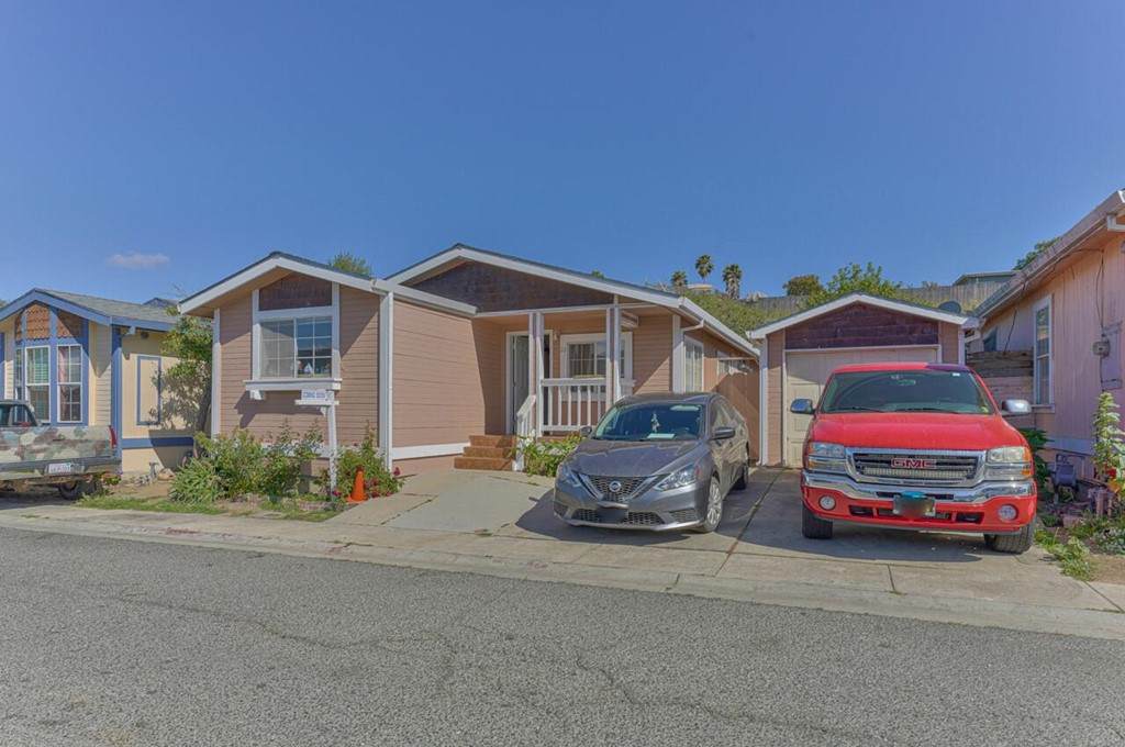 704 Garner Avenue - Photo 1