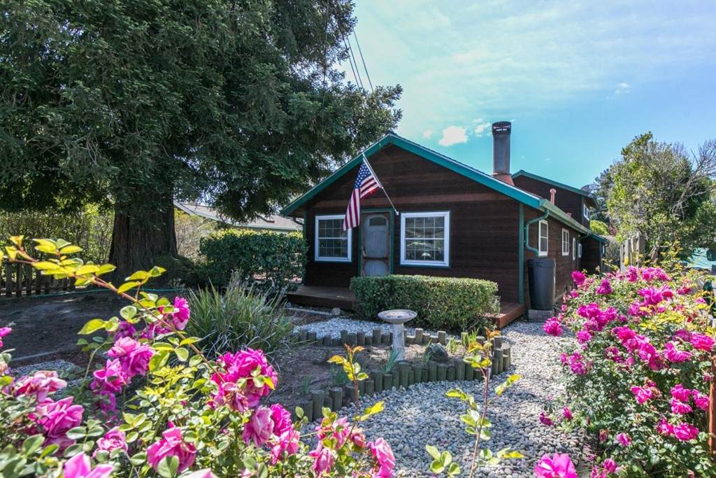 564 Rodriguez Street - Photo 1