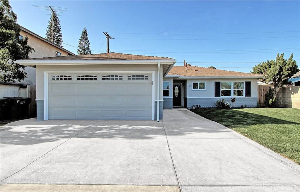 2561 Gramercy Avenue - Photo 1