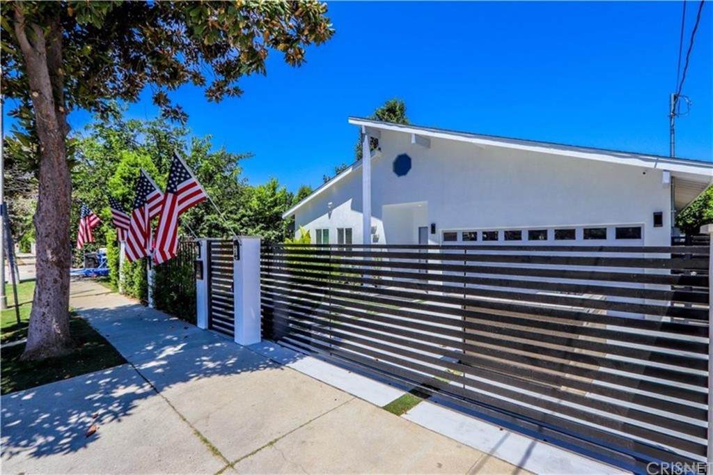 17831 17833 Delano Street - Photo 1