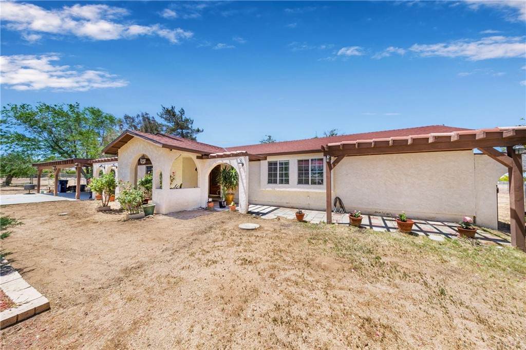 41661 25th Street - Photo 1