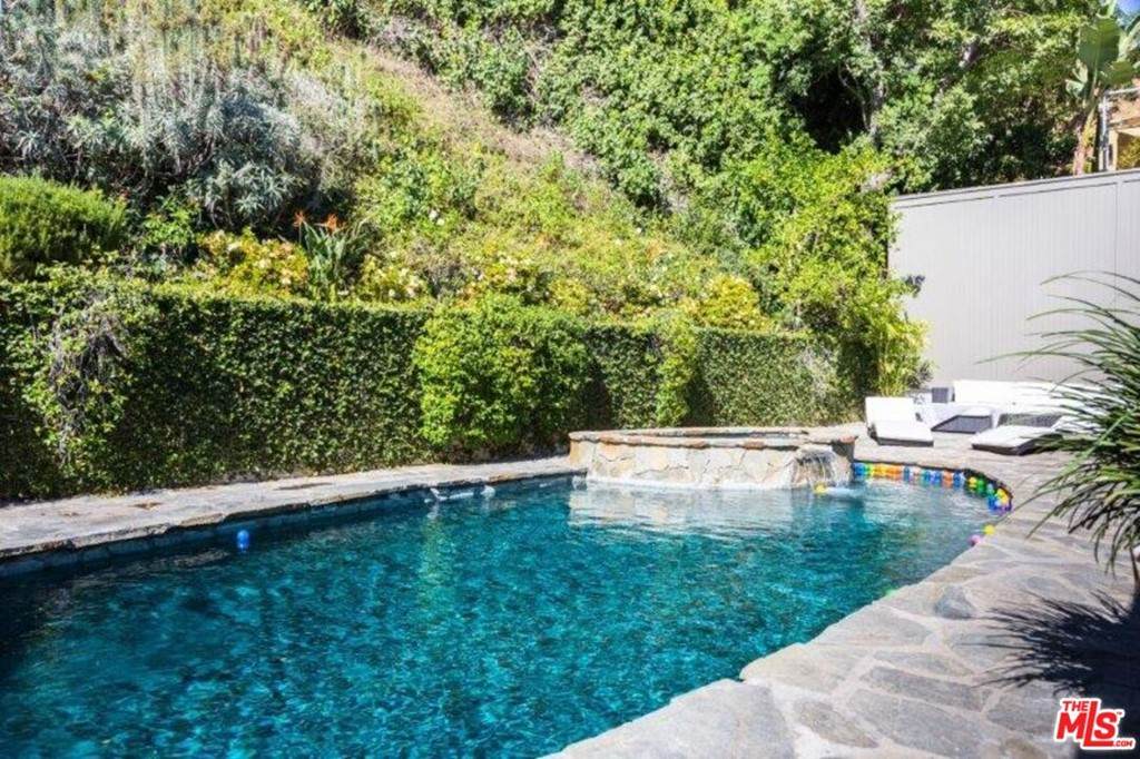 1523 1/2 Doheny Drive - Photo 1