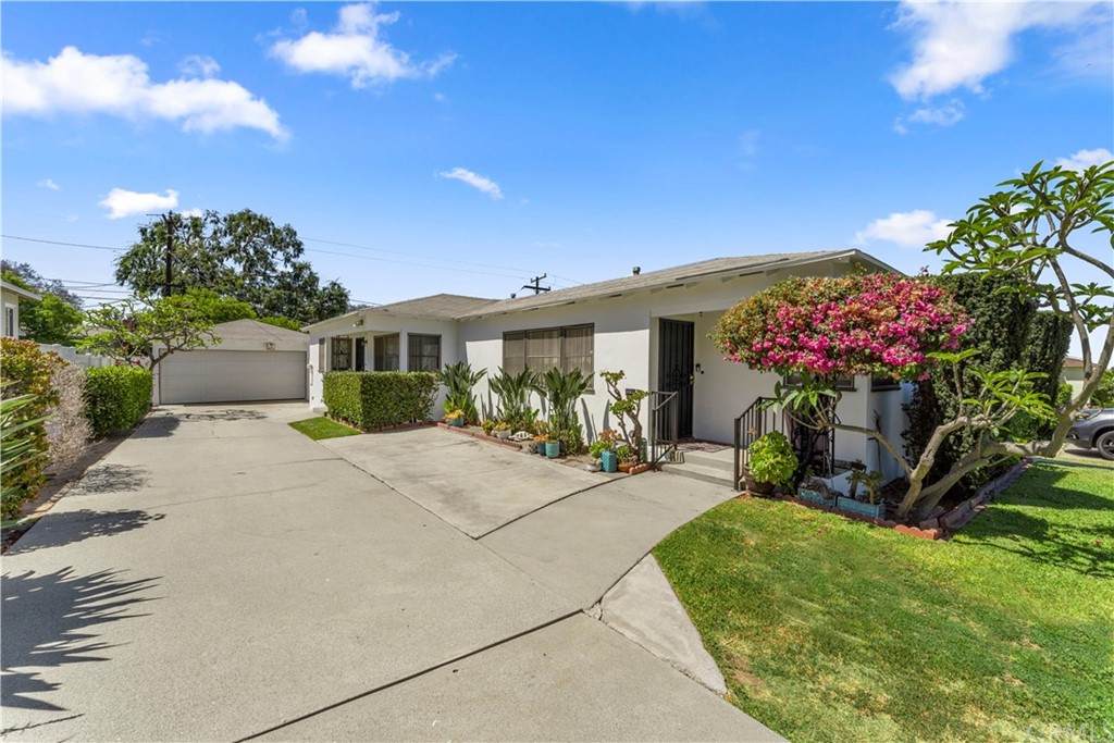 13724 Sunset Drive - Photo 1