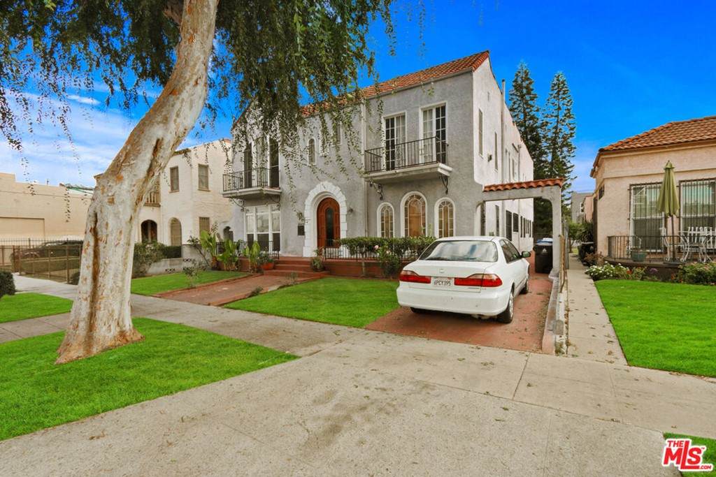 2620 Somerset Drive - Photo 1
