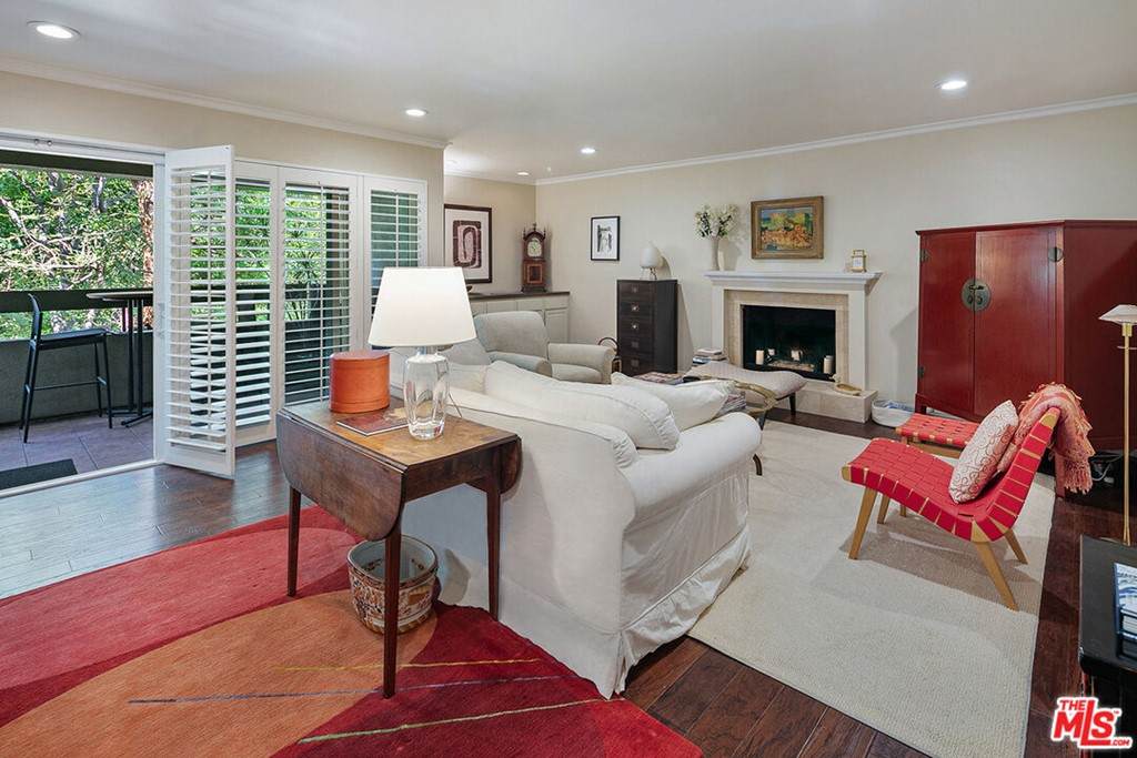 1888 Greenfield Avenue - Photo 1