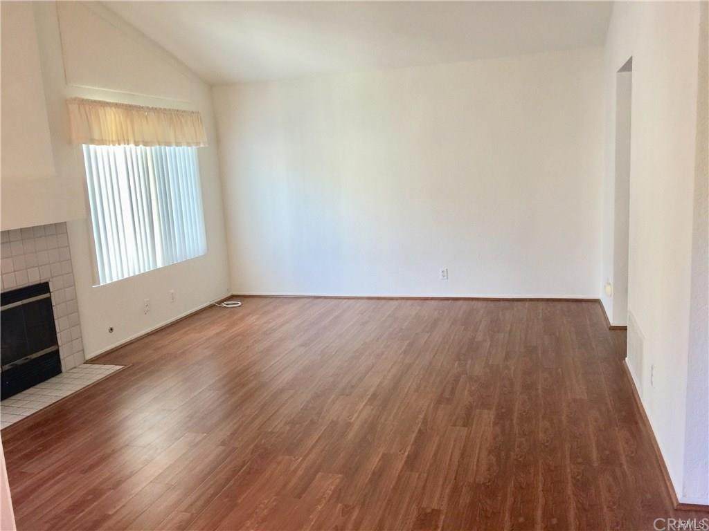 7 Elmbrook - Photo 1