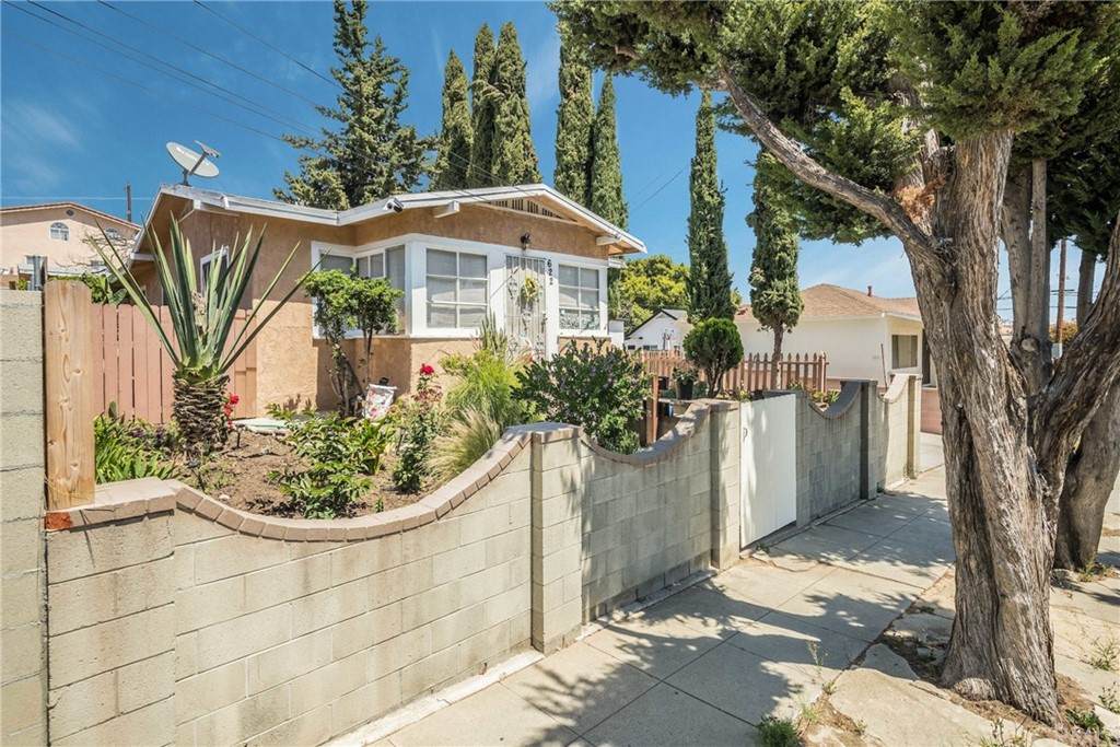 622 2nd Street - Photo 1