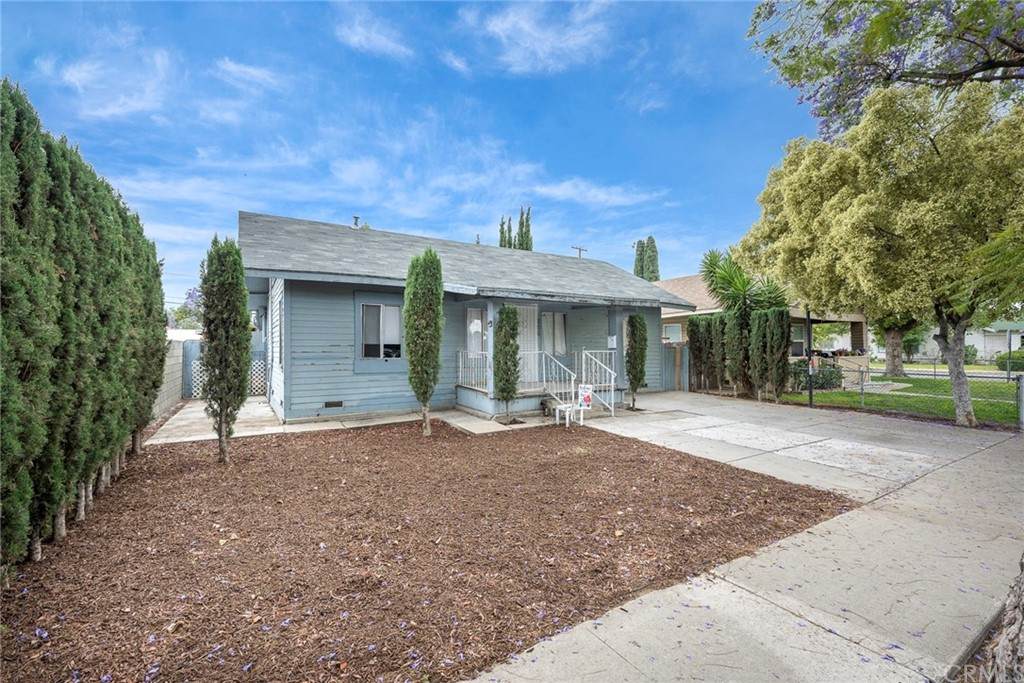 206 Valencia Drive - Photo 1
