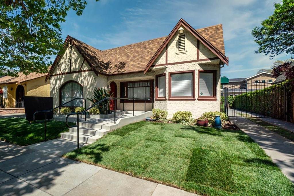 1044 Lincoln Avenue - Photo 1