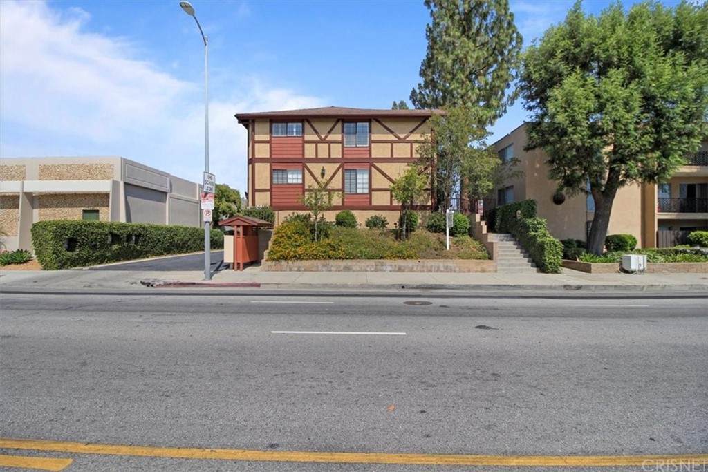 10220 De Soto Avenue - Photo 1