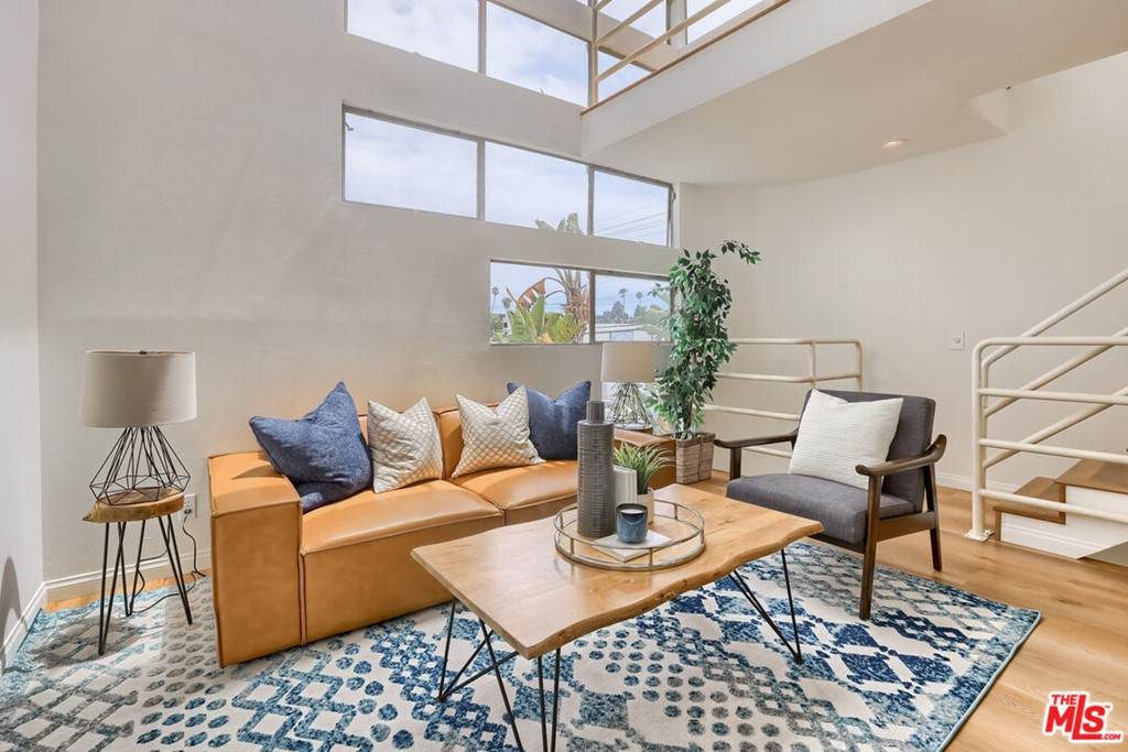 821 Bay Street - Photo 1