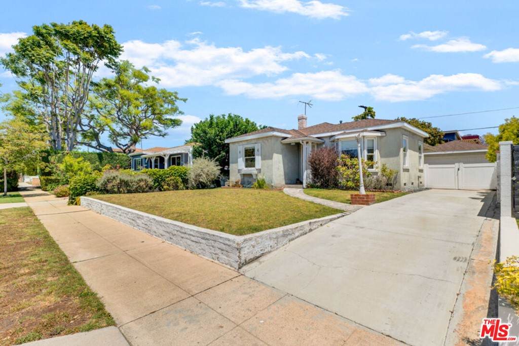 4048 Lyceum Avenue - Photo 1