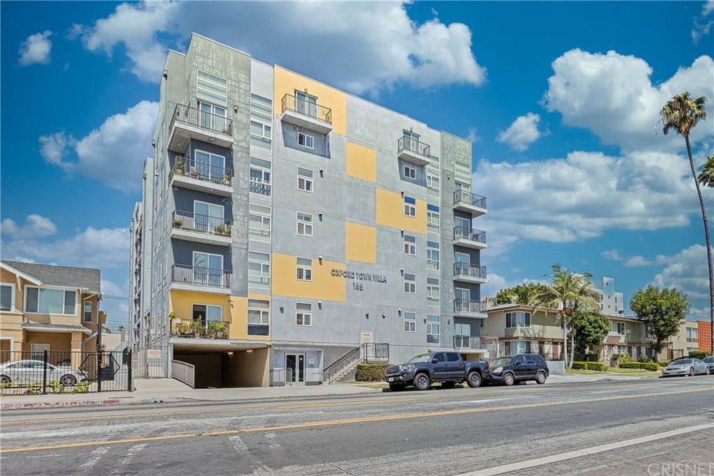 155 Oxford Avenue - Photo 1