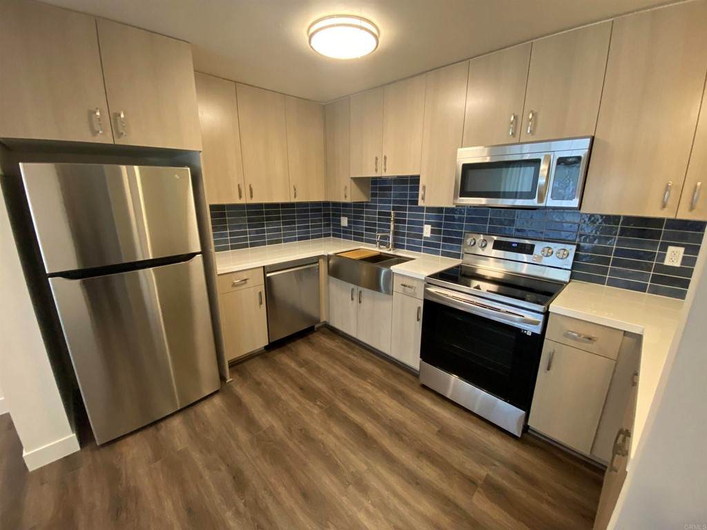745 Bradley Ave - Photo 1