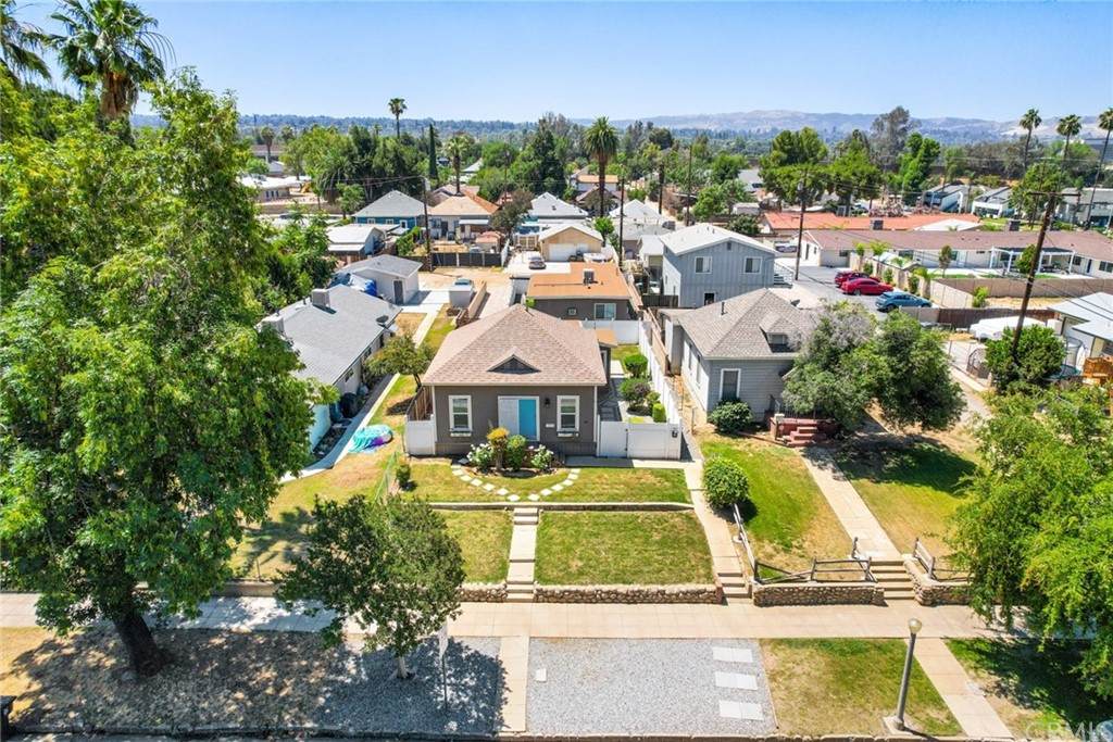 810 Colton Avenue - Photo 1