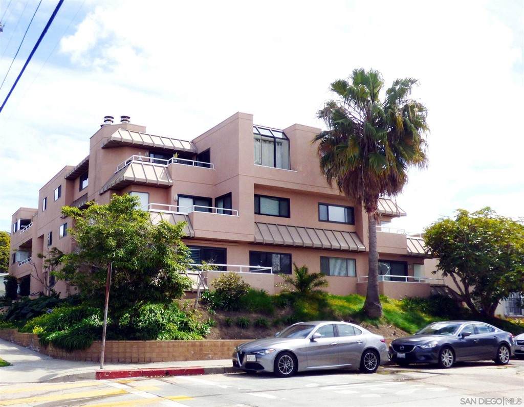 1115 Pearl Street - Photo 1