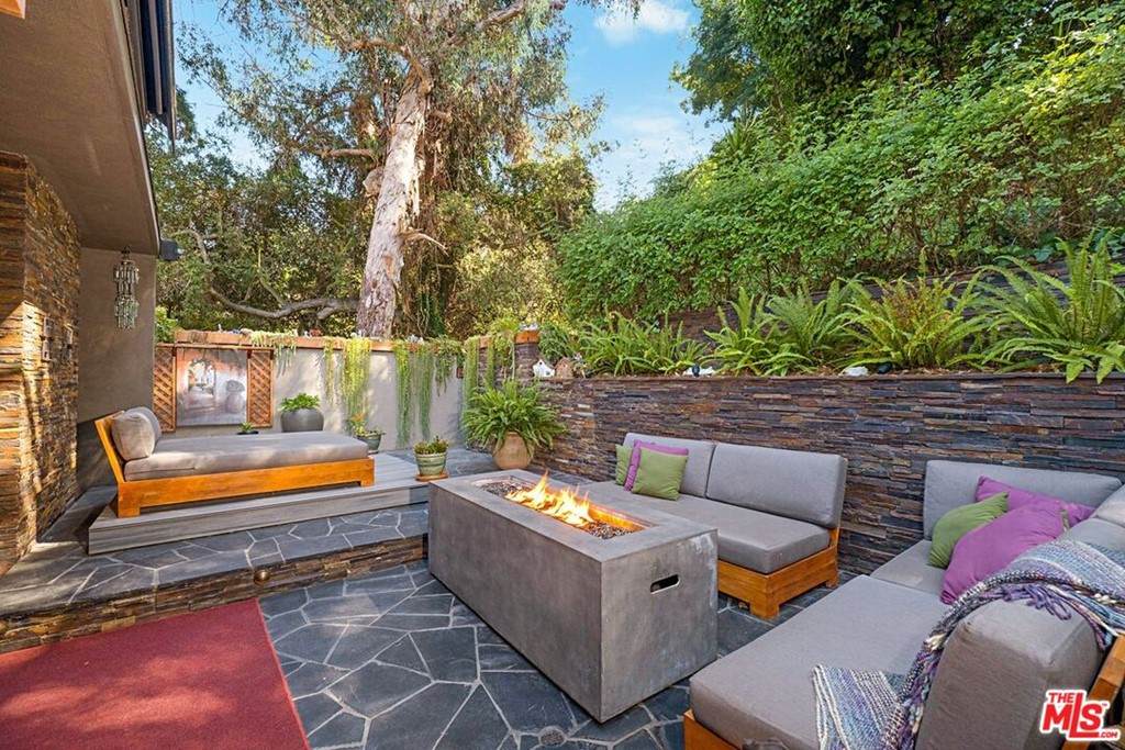1543 Beverly Glen Boulevard - Photo 1