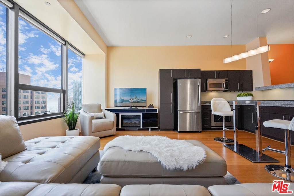 1100 Wilshire Boulevard - Photo 1