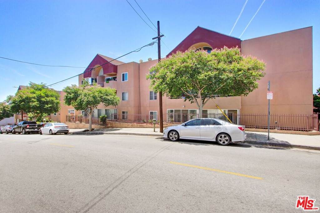 918 College Street - Photo 1