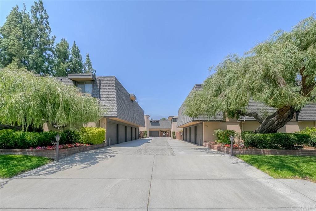 530 Fairview Avenue - Photo 1
