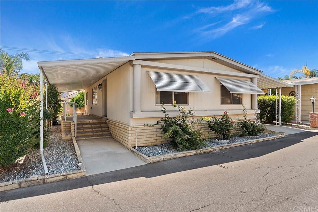881 Lake St - Photo 1