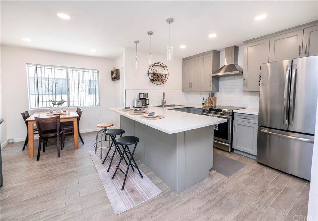 919 Inglewood Avenue - Photo 1