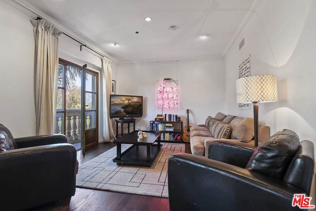 425 Maple Drive - Photo 1