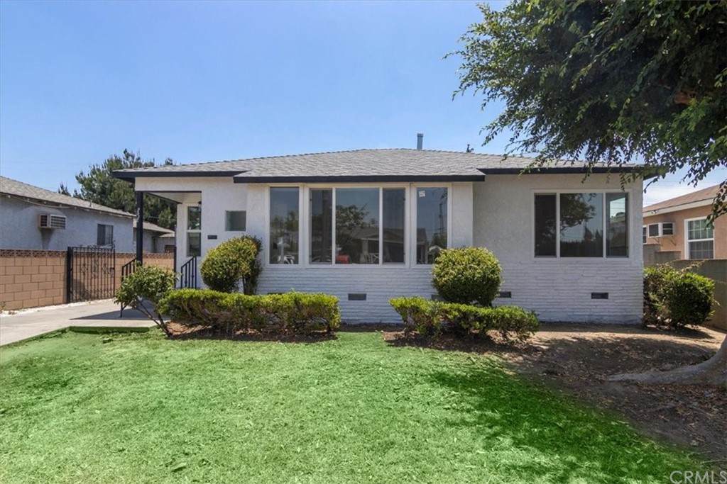 2532 Leo Avenue - Photo 1
