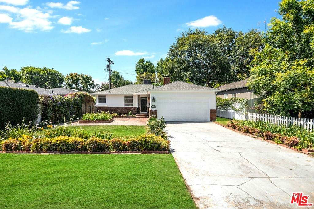 10444 Bloomfield Street - Photo 1