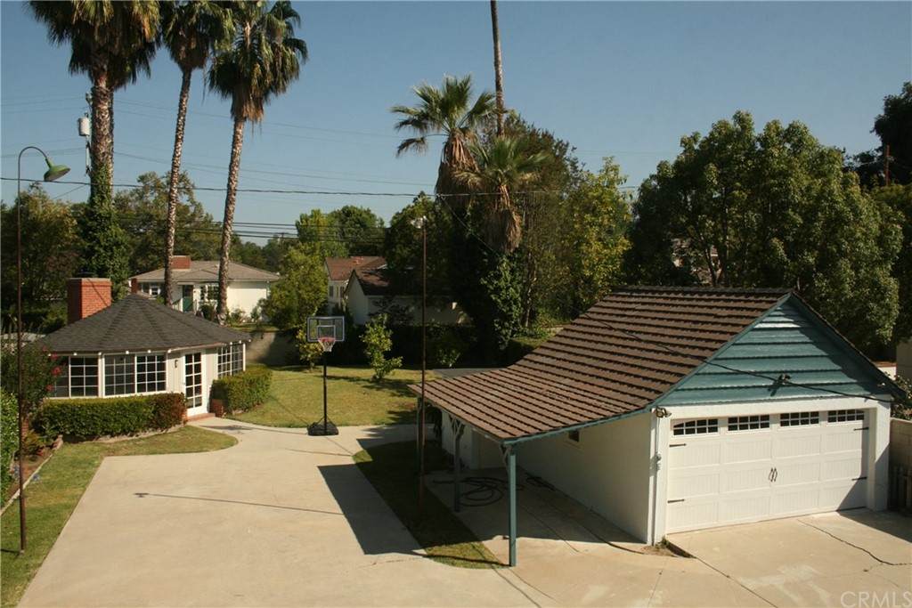1915 Robin Road - Photo 1