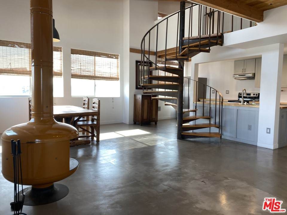 100 Venice Boulevard - Photo 1