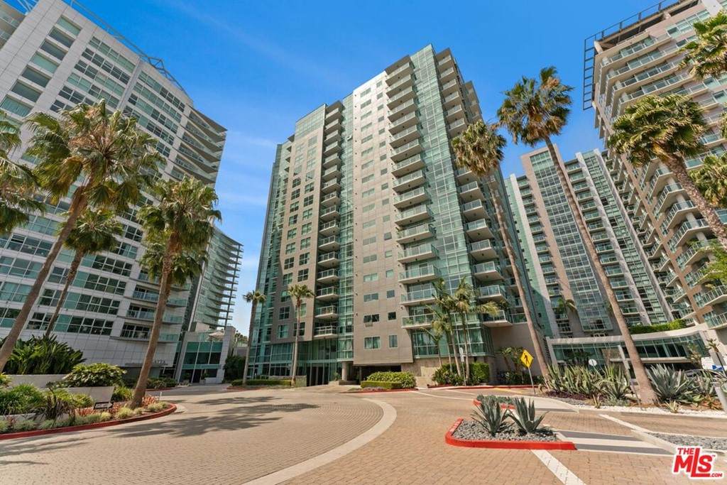 13650 Marina Pointe Drive - Photo 1
