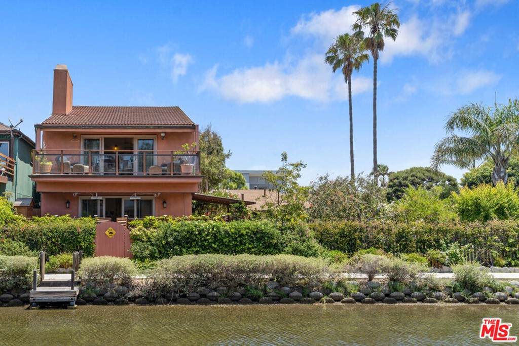 2512 Grand Canal - Photo 1