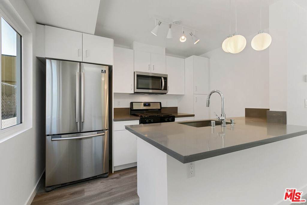 6736 Woodley Avenue - Photo 1
