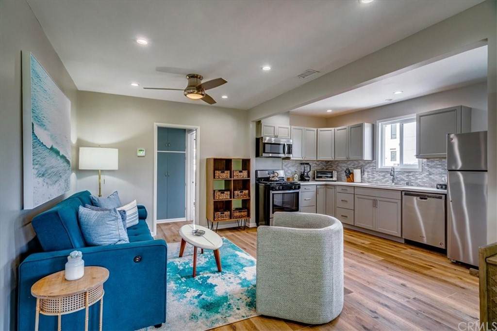 325 Culver Blvd - Photo 1