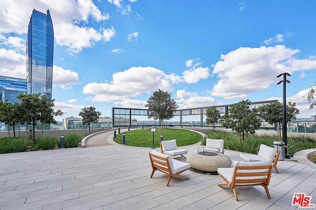 889 Francisco Street - Photo 1