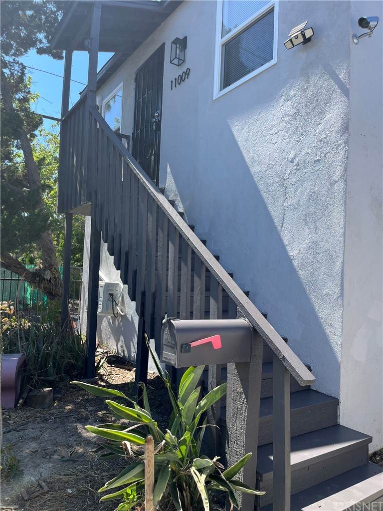 5837 Vineland Avenue - Photo 1