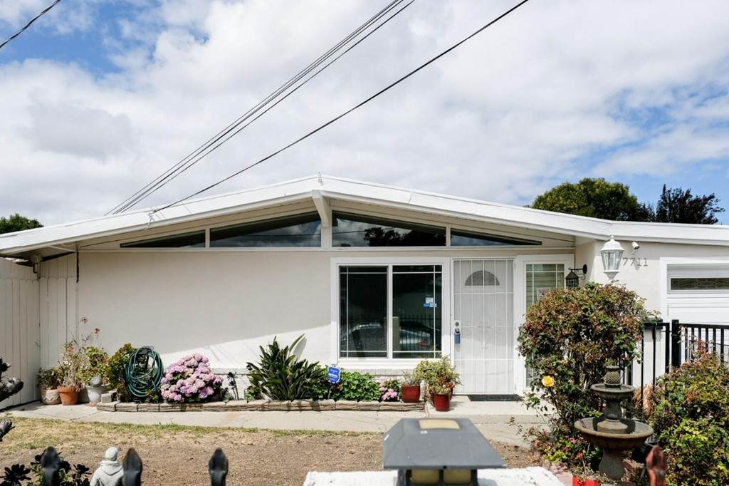 27711 Havana Avenue - Photo 1