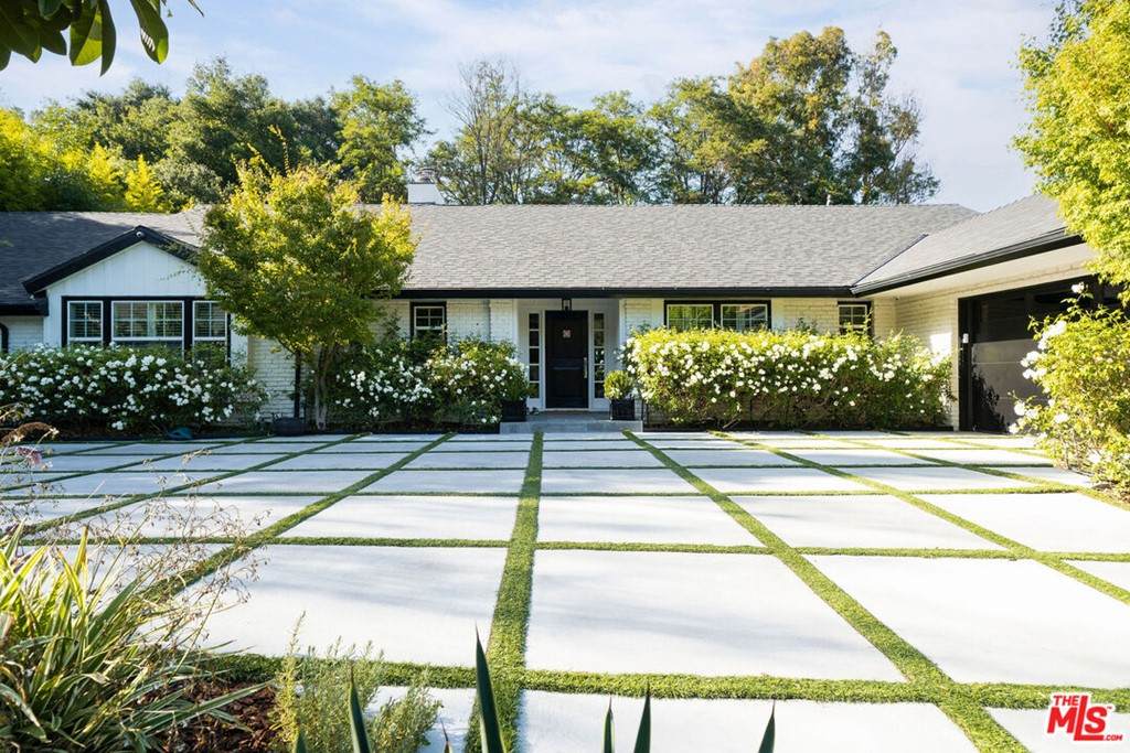 15611 Royal Oak Road - Photo 1