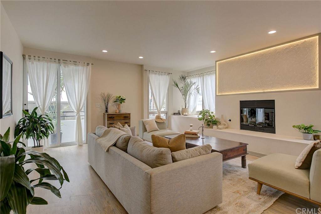 944 9th Street - Photo 1